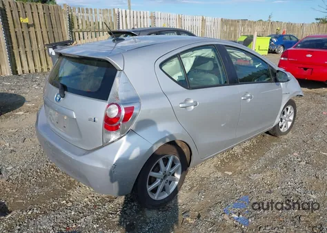 2014 Toyota Prius C z USA, uszkodzony, nr VIN JTDKDTB32E1081512